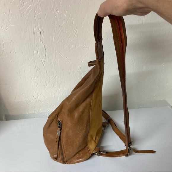 The Sak Tan Brown Leather Sling Backpack working zippers - Picture 2 of 16